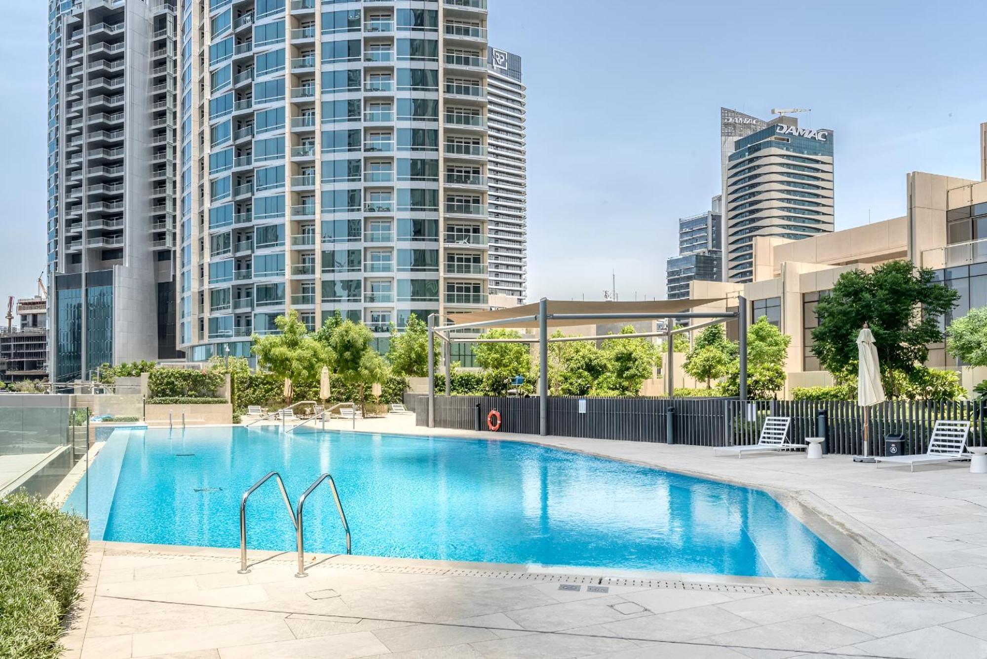 Burj View Infinity Pool - Mall Connection Appartement Dubaï