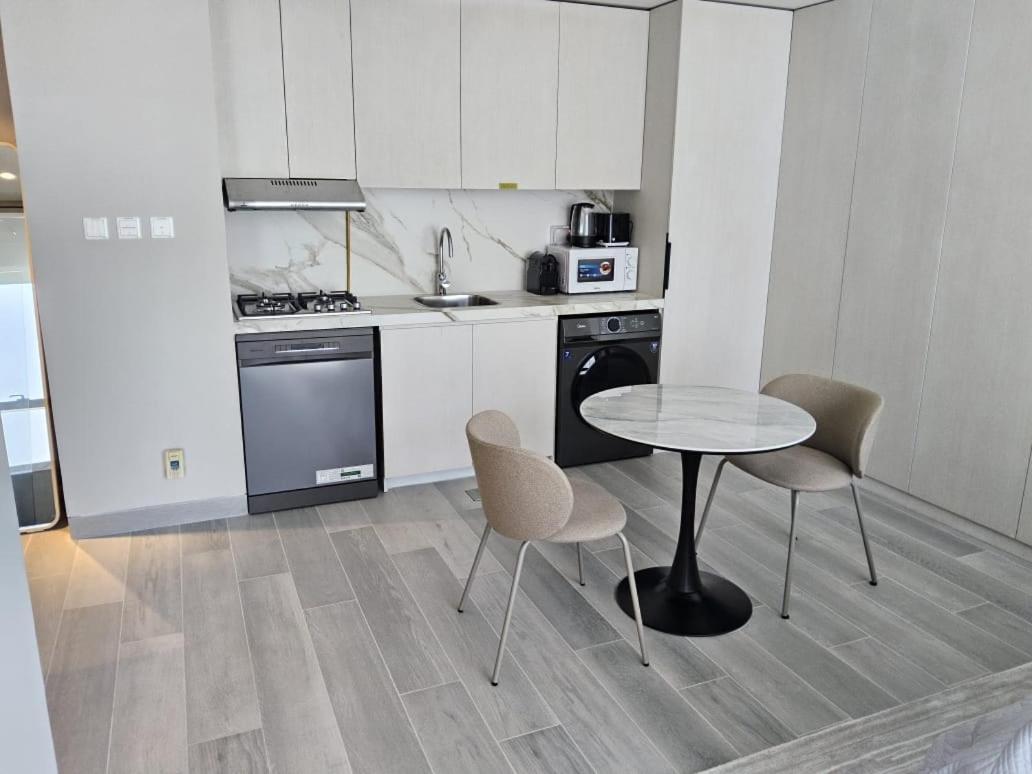 Condor Marina Star Seaview Studio, Marina Apartment