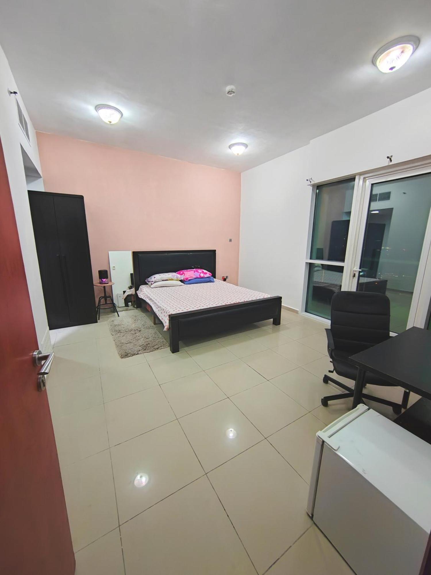 Habitación en casa particular Private Master Marina Next To Marriott Dubái