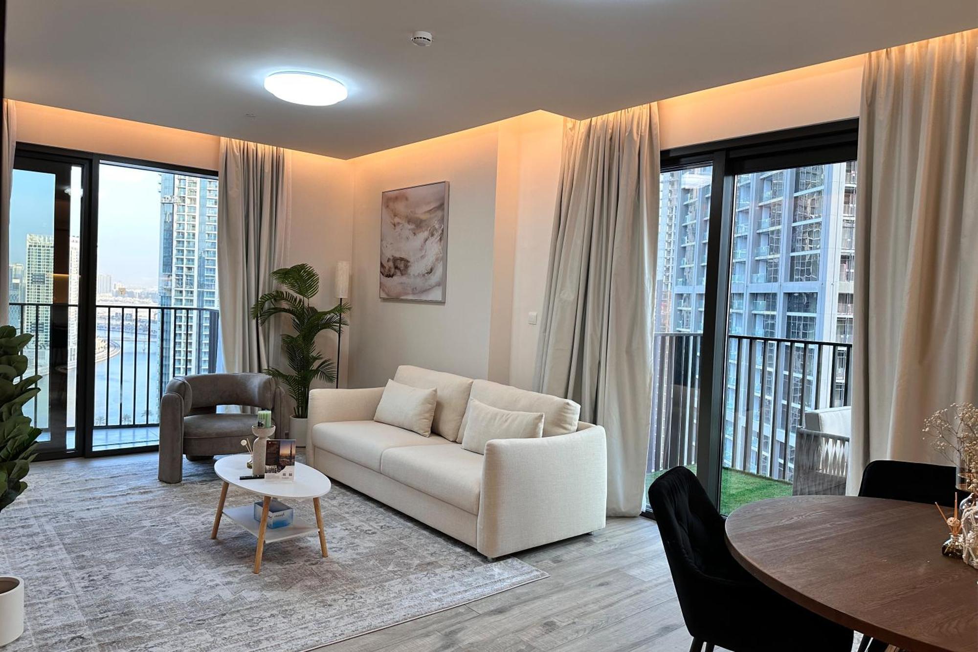 Vserve Modern Oasis Canal & Burj Views Apartamento Dubai