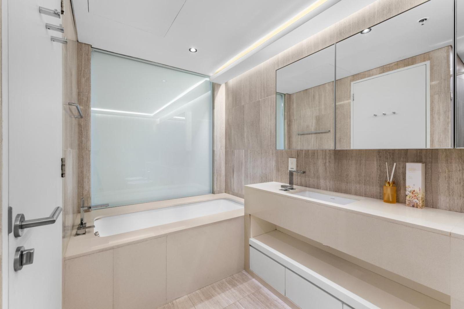 Palazzo Versace Luxury Living - 1br *