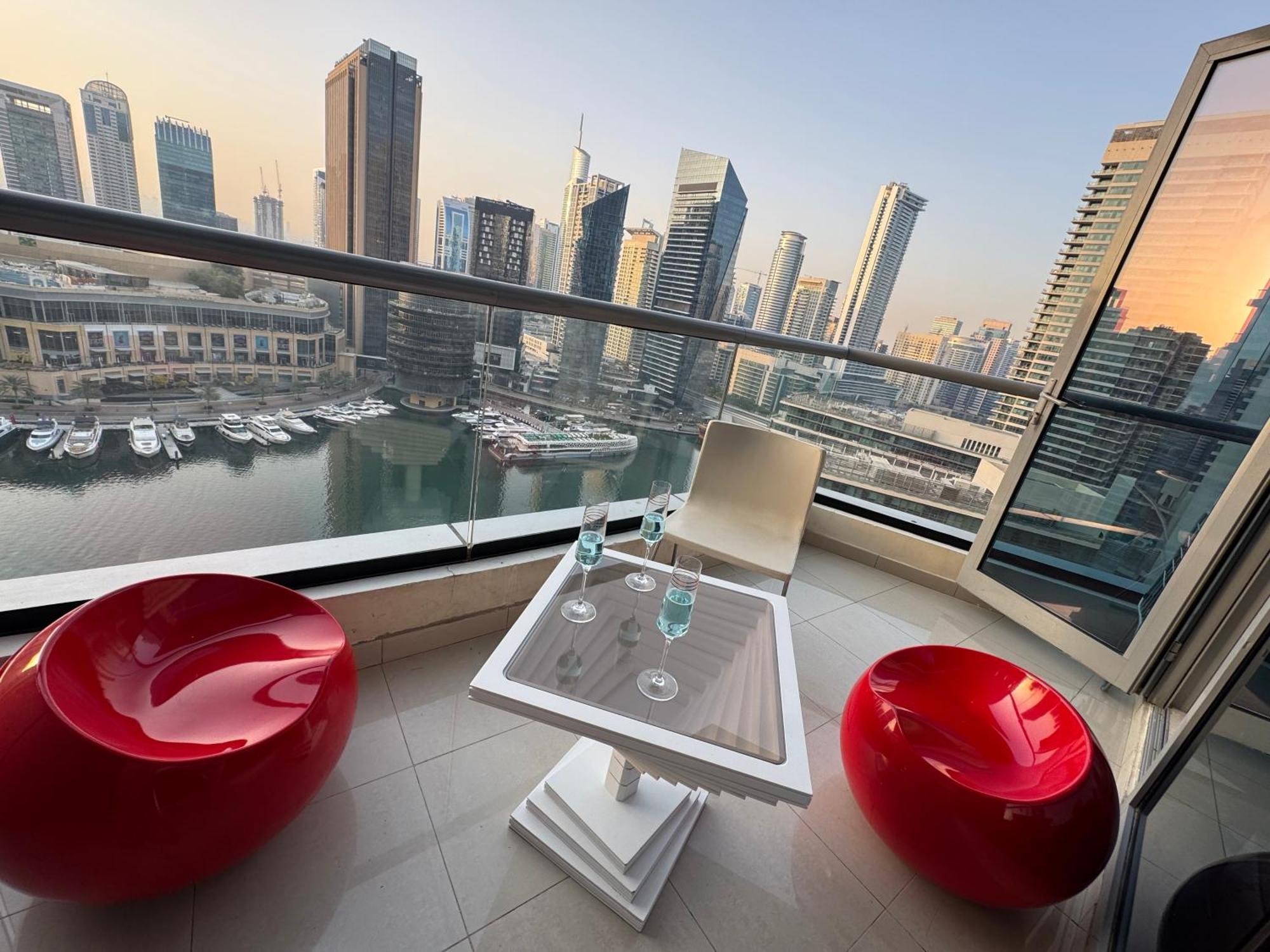 Intercontinental Marina Full Marina View With Balcony, Marina Mall, Large 1 Bedroom Apartment, Kitchen, 2 Toilets, 1 Parking, Swimming Pool And Gym Free Access, Paid Breakfast * Dubái