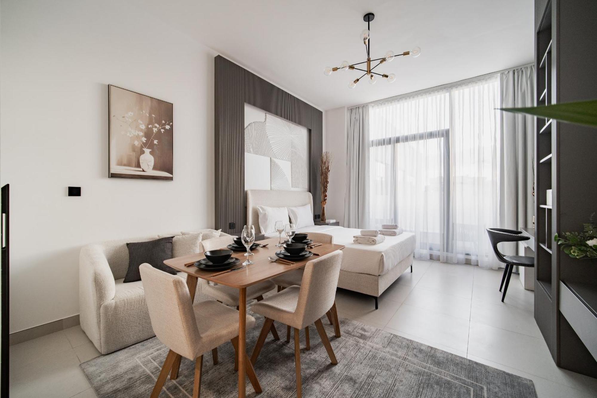 Sunny Studio, Pool, Views, Near Metro Dubai