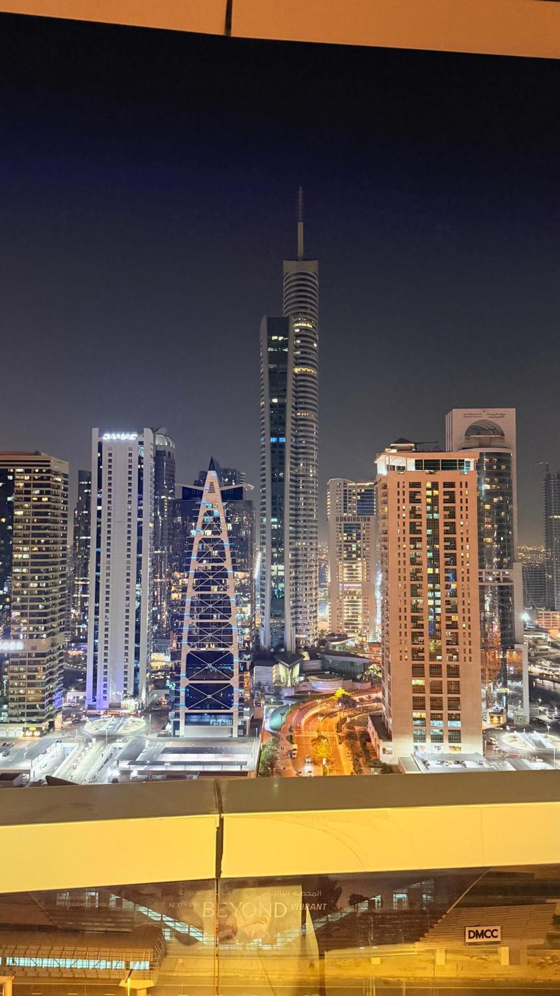 Luxhome Homestay Dubai