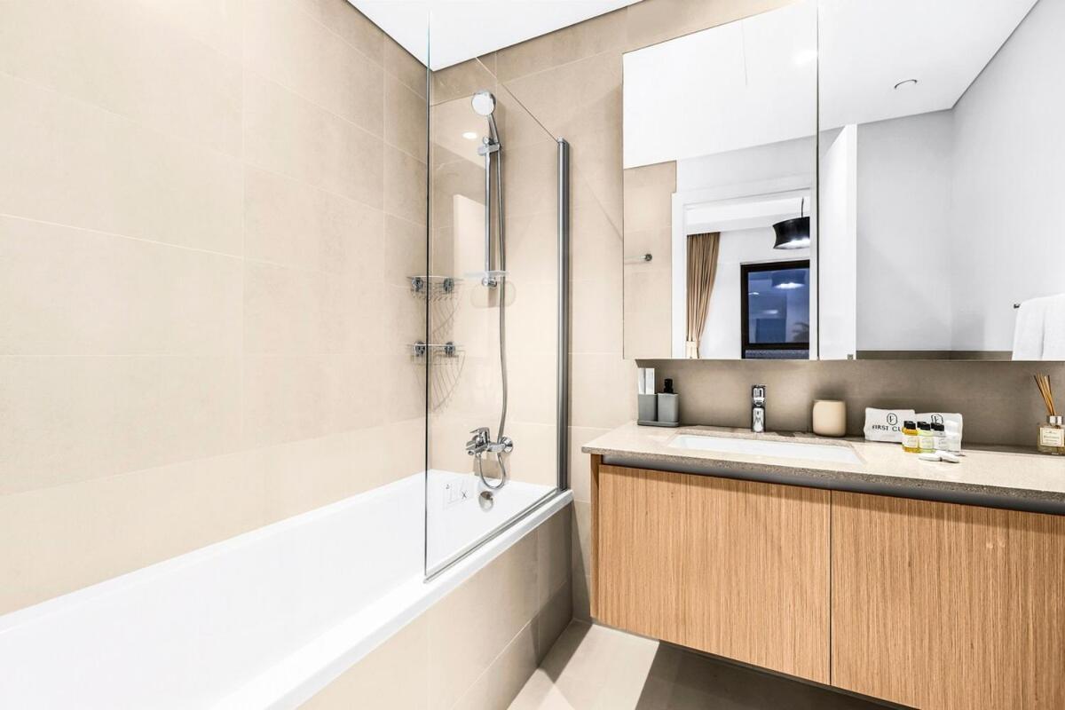 First Class 2br Design Meets Comfort