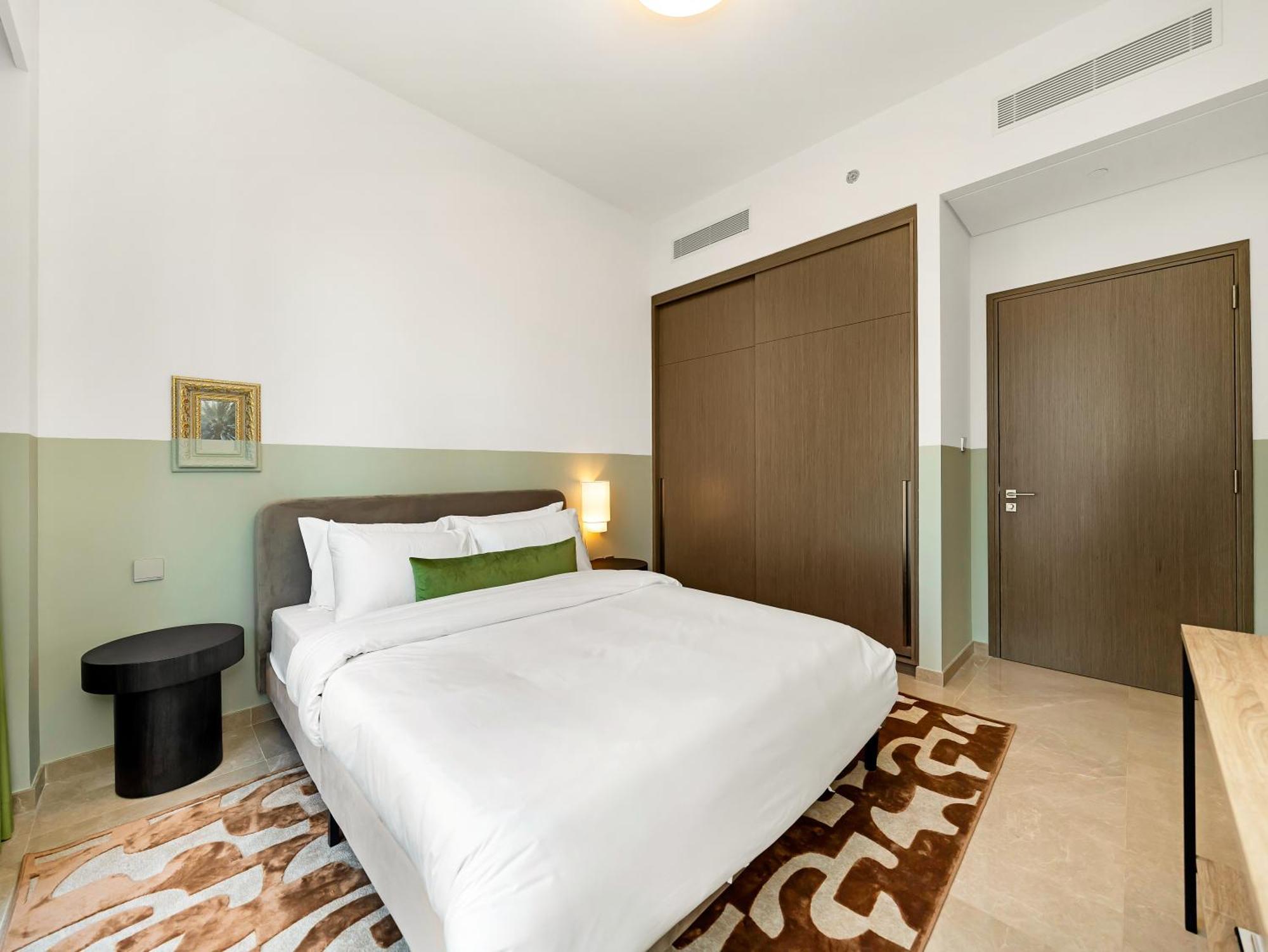 1 Bedroom High End Luxurios Building Next To Mall Dubaï