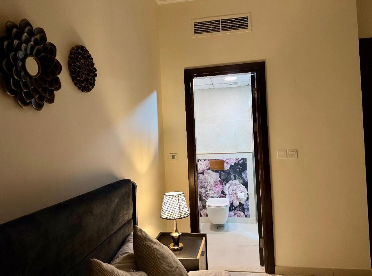Intercontinental Marina Full Marina View With Balcony, Marina Mall, Large 1 Bedroom Apartment, Kitchen, 2 Toilets, 1 Parking, Swimming Pool And Gym Free Access, Paid Breakfast *