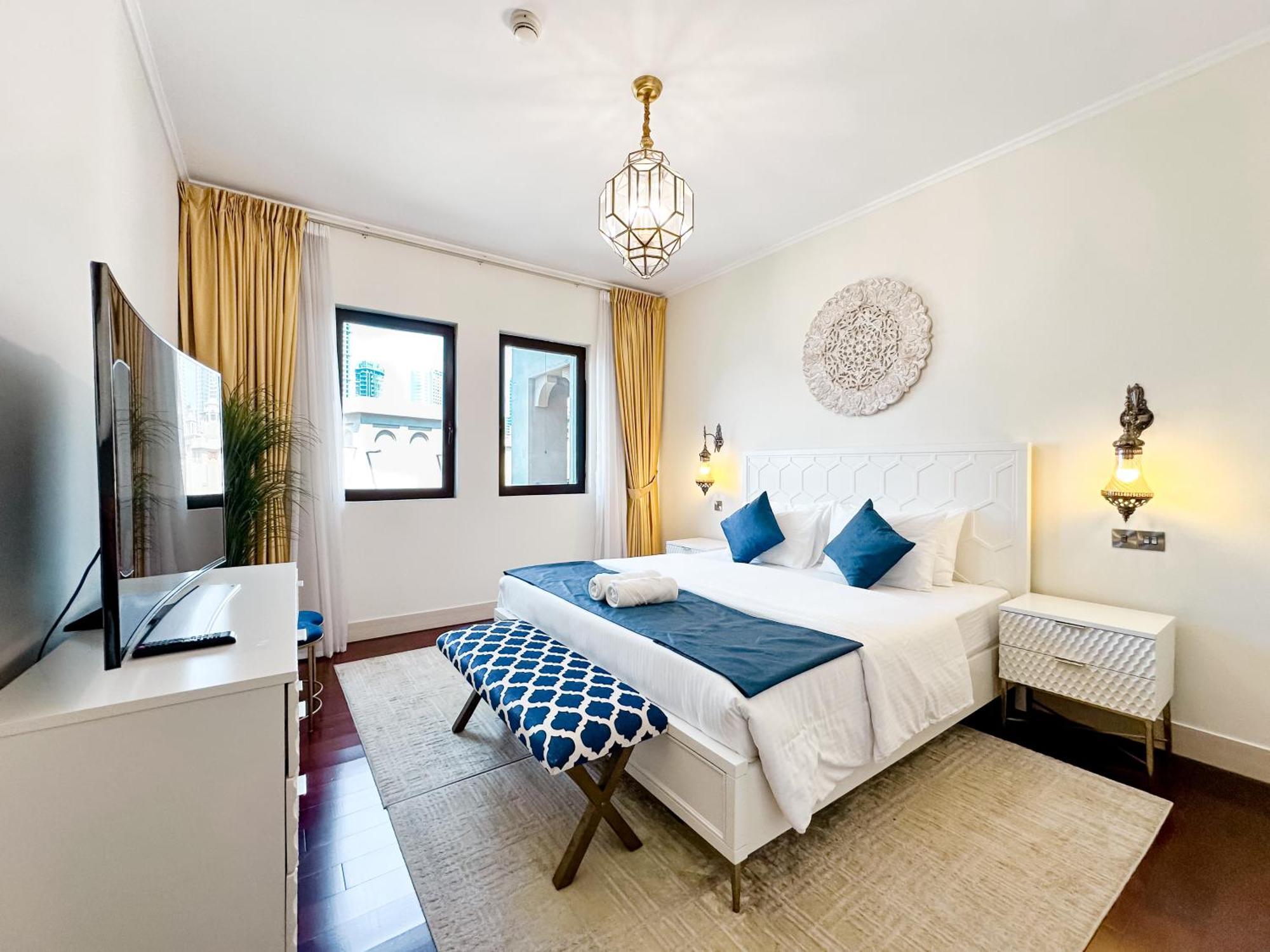 Royal Living Burj Views In Iconic Old Town By Sbh Apartment