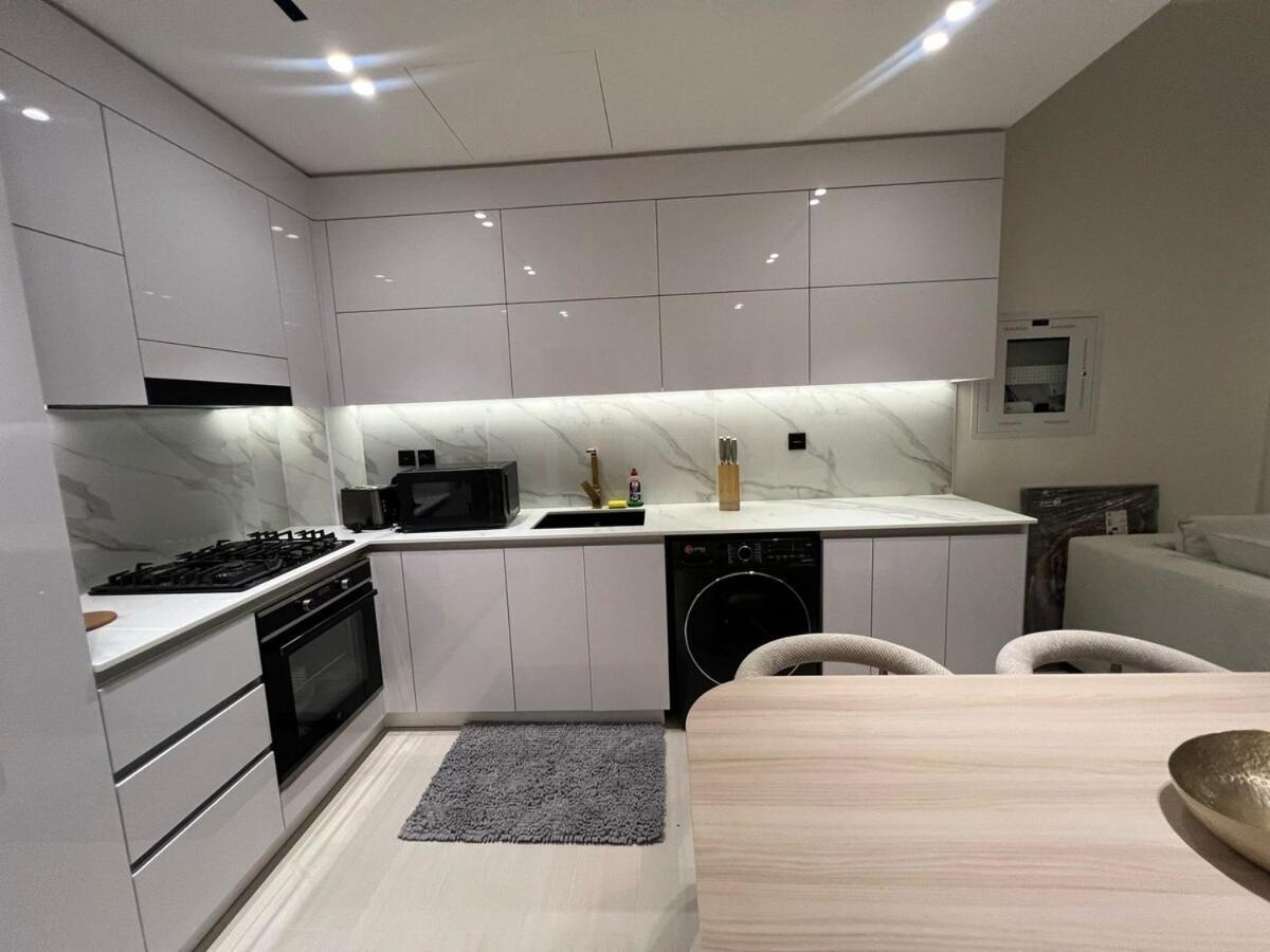 1 Bedroom In Binghatti Lavender Dubái