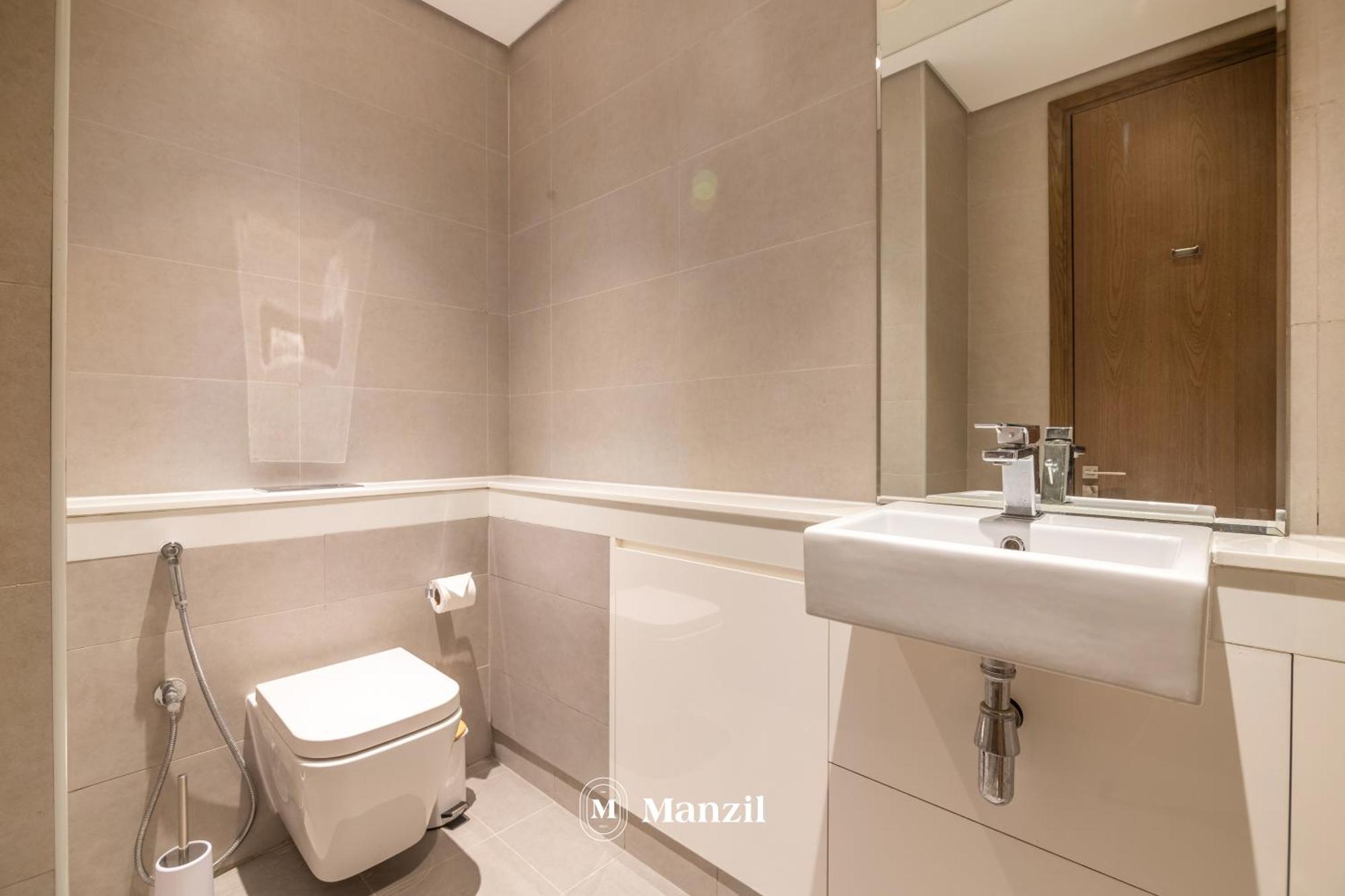 Stylish 1br With Canal Views In Business Bay