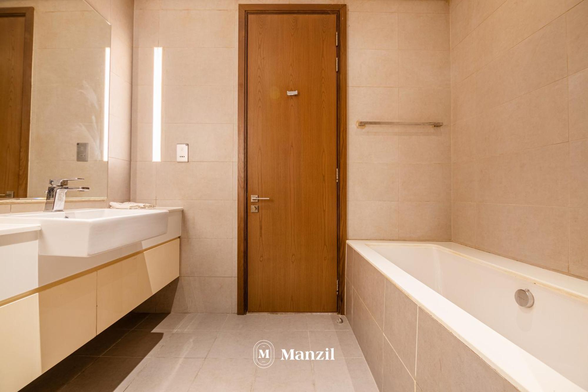 Stylish 1br With Canal Views In Business Bay