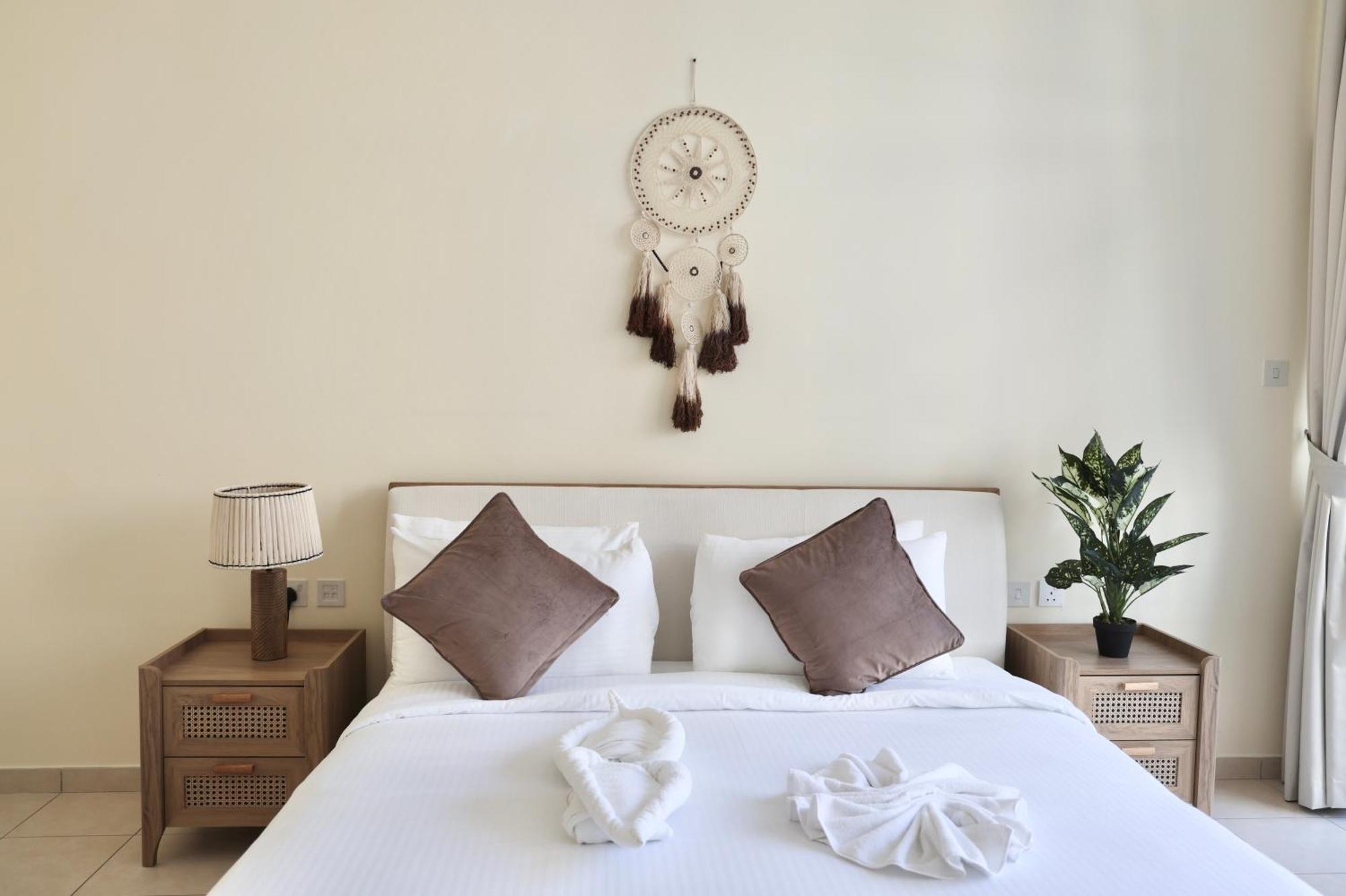 Nivis Find- Luxury & Spacious 1 Bhk 10 Mins Away From Dubai Mall