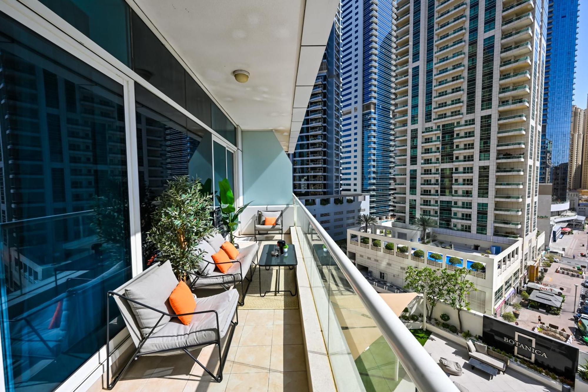 New Renovated Modern 1 Bedroom Marina Dubái