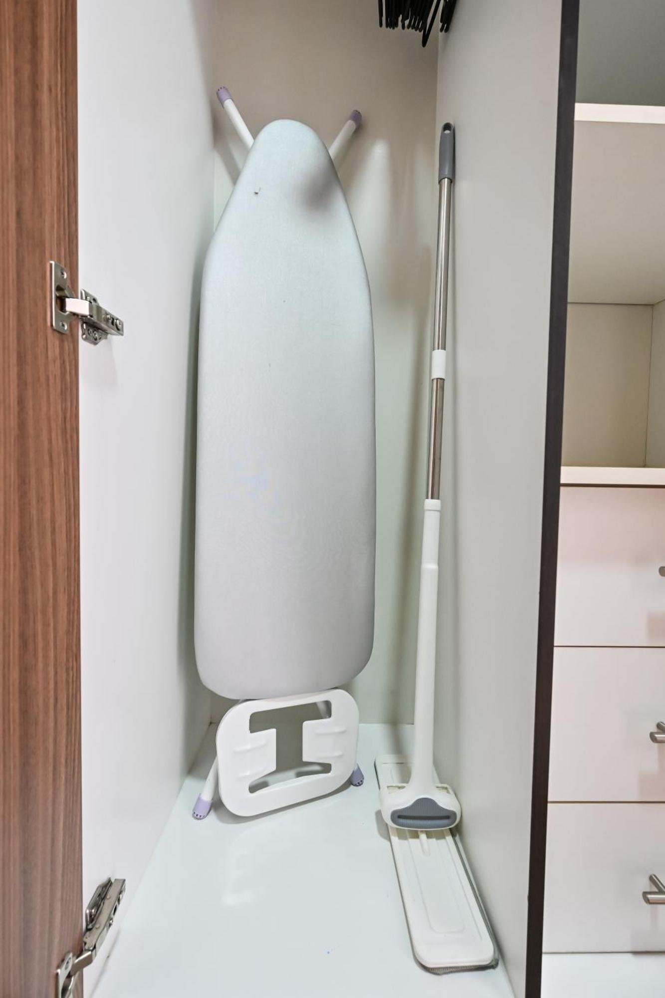 New Renovated Modern 1 Bedroom Marina Dubái