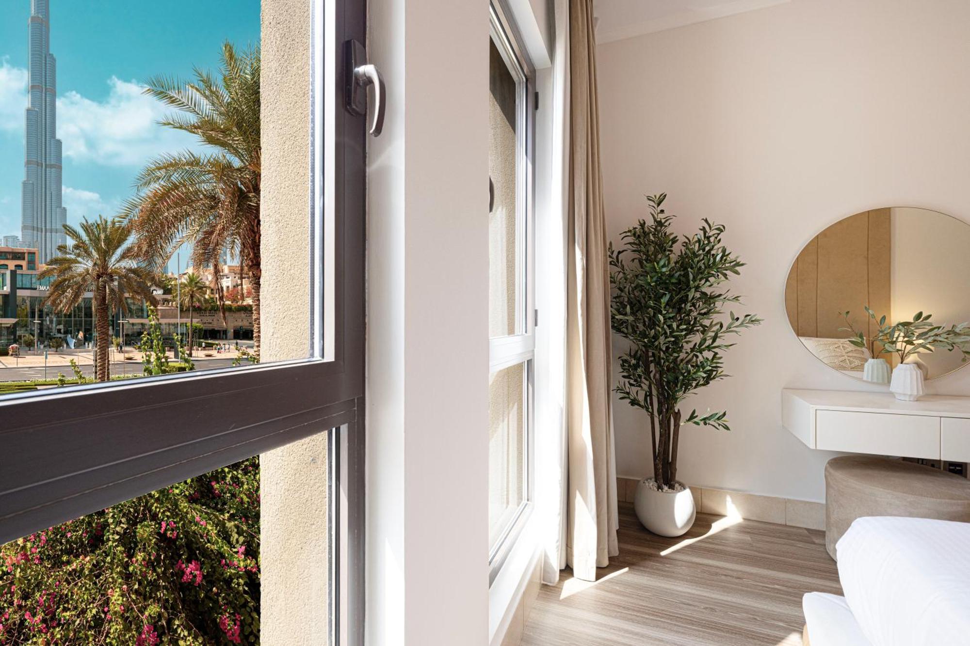 Luxury 2br In Downtown Burj Khalifa View Walk To Mall By Aya Boutique Apartment *