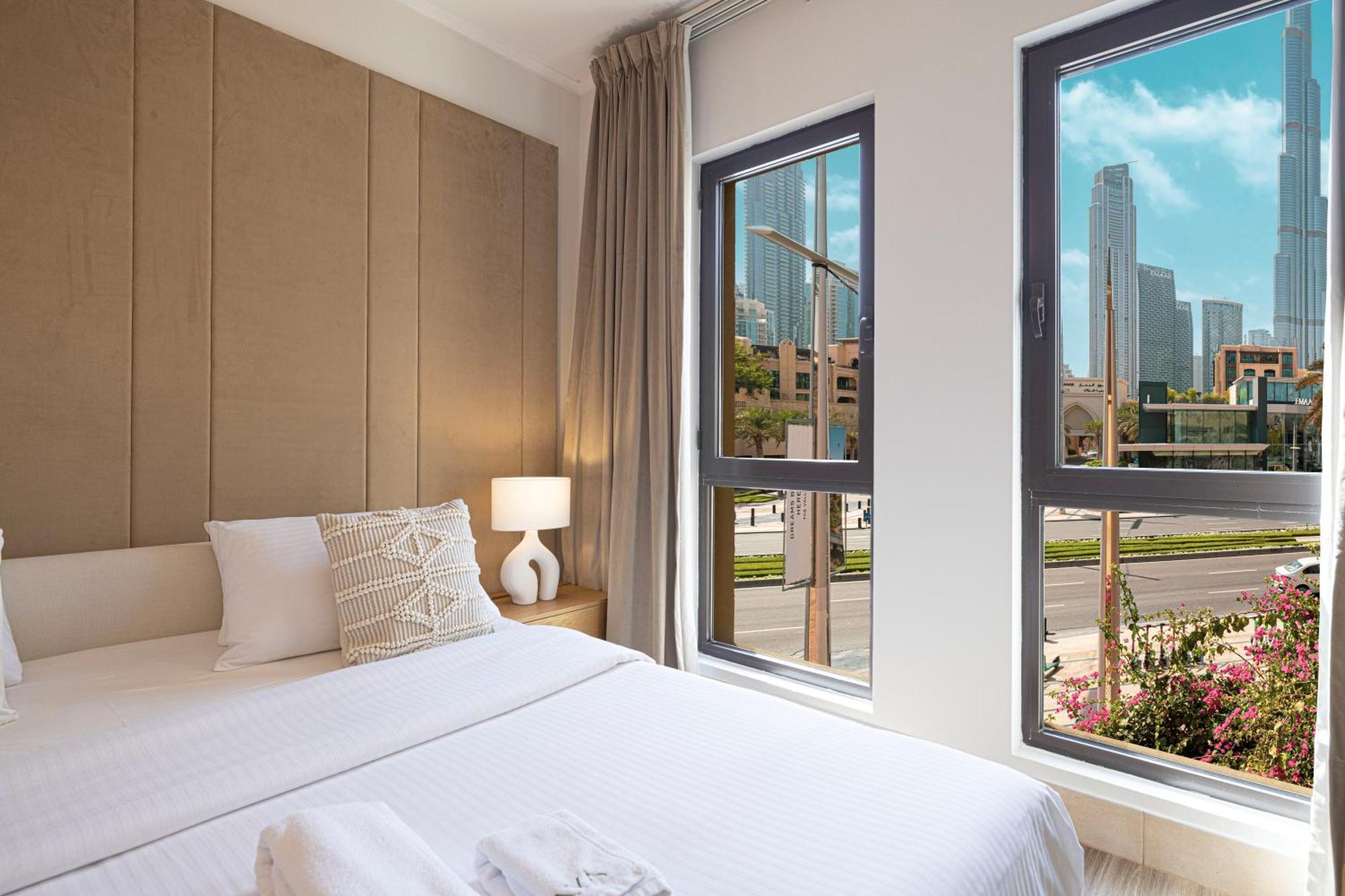 Luxury 2br In Downtown Burj Khalifa View Walk To Mall By Aya Boutique Apartment