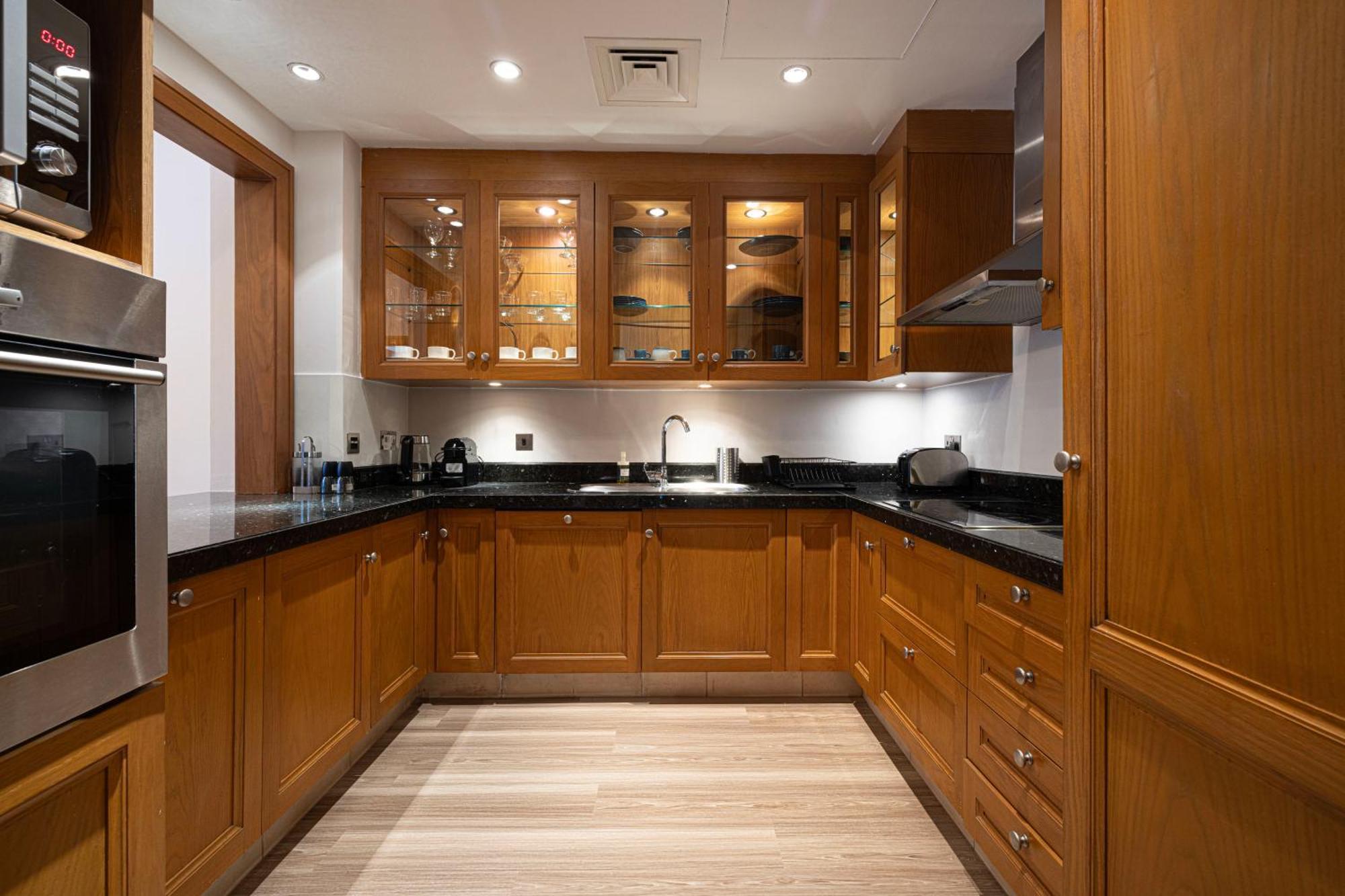 Luxury 2br In Downtown Burj Khalifa View Walk To Mall By Aya Boutique Apartment *