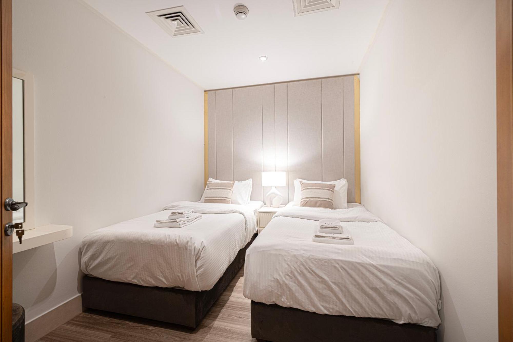 Luxury 2br In Downtown Burj Khalifa View Walk To Mall By Aya Boutique Dubai