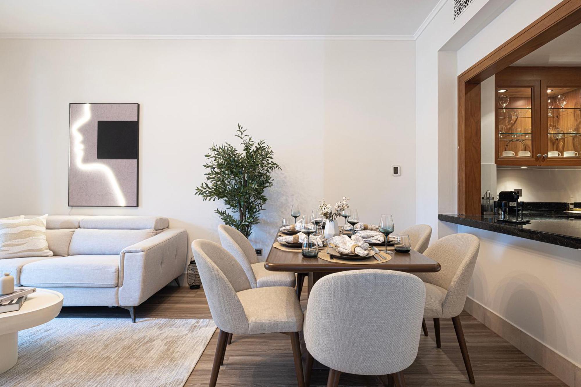 Luxury 2br In Downtown Burj Khalifa View Walk To Mall By Aya Boutique Apartment
