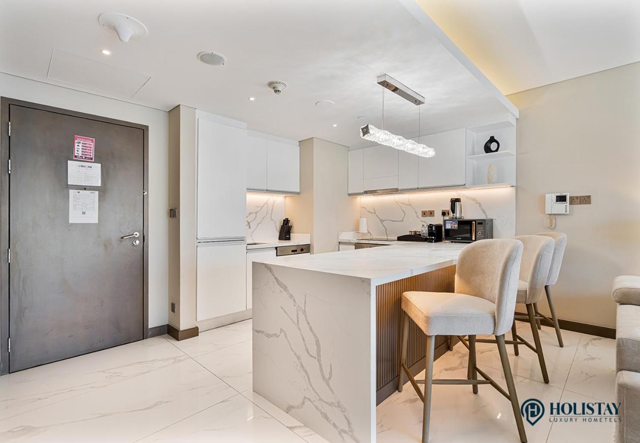 Holistay Luxury Homes - Burj Khalifa View - Direct Access Mall Apartment Dubai