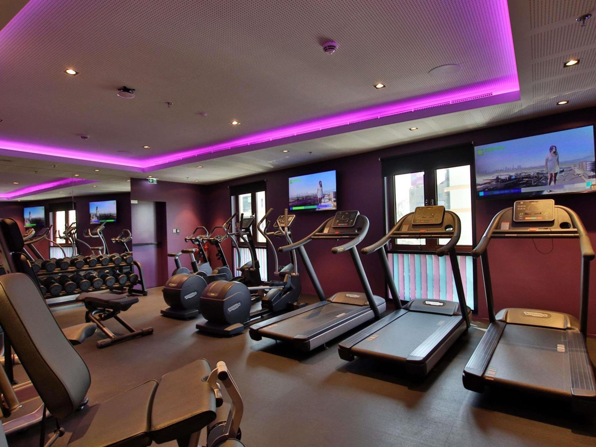 Hotel Moevenpick & Bur 5*