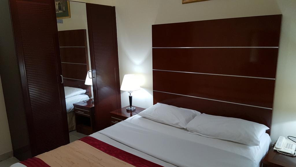 Apart-hotel London Crown 2 3*