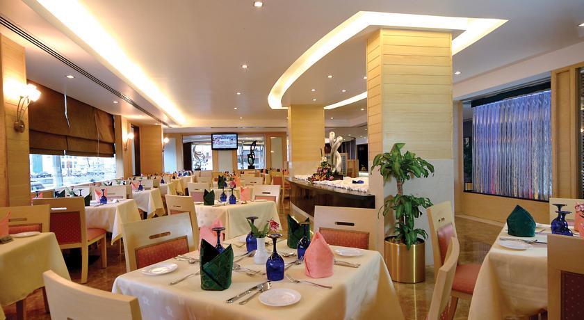 Landmark Riqqa Hotel