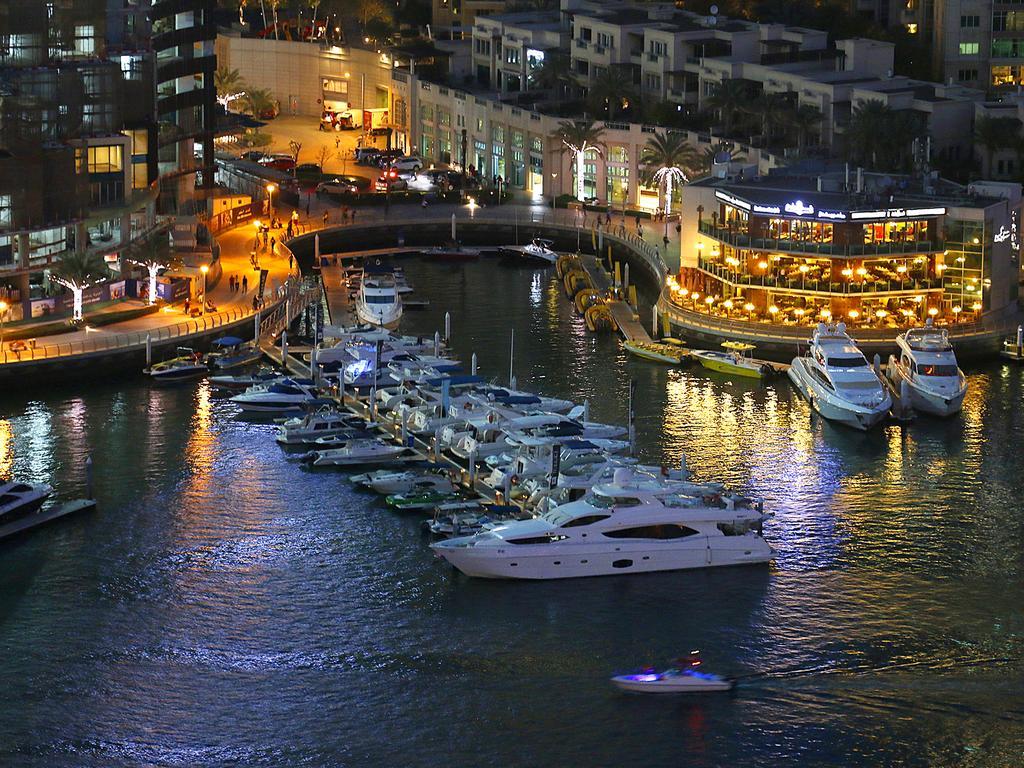 Rh- Skyview Tower, Marina, 1br With Large Terrace Lägenhet Dubai