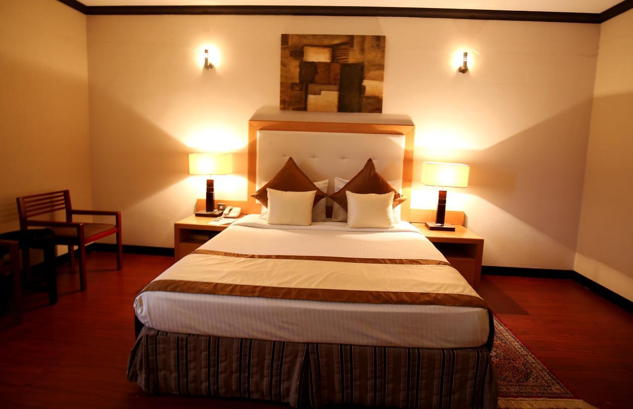 London Crown Hotel 3*