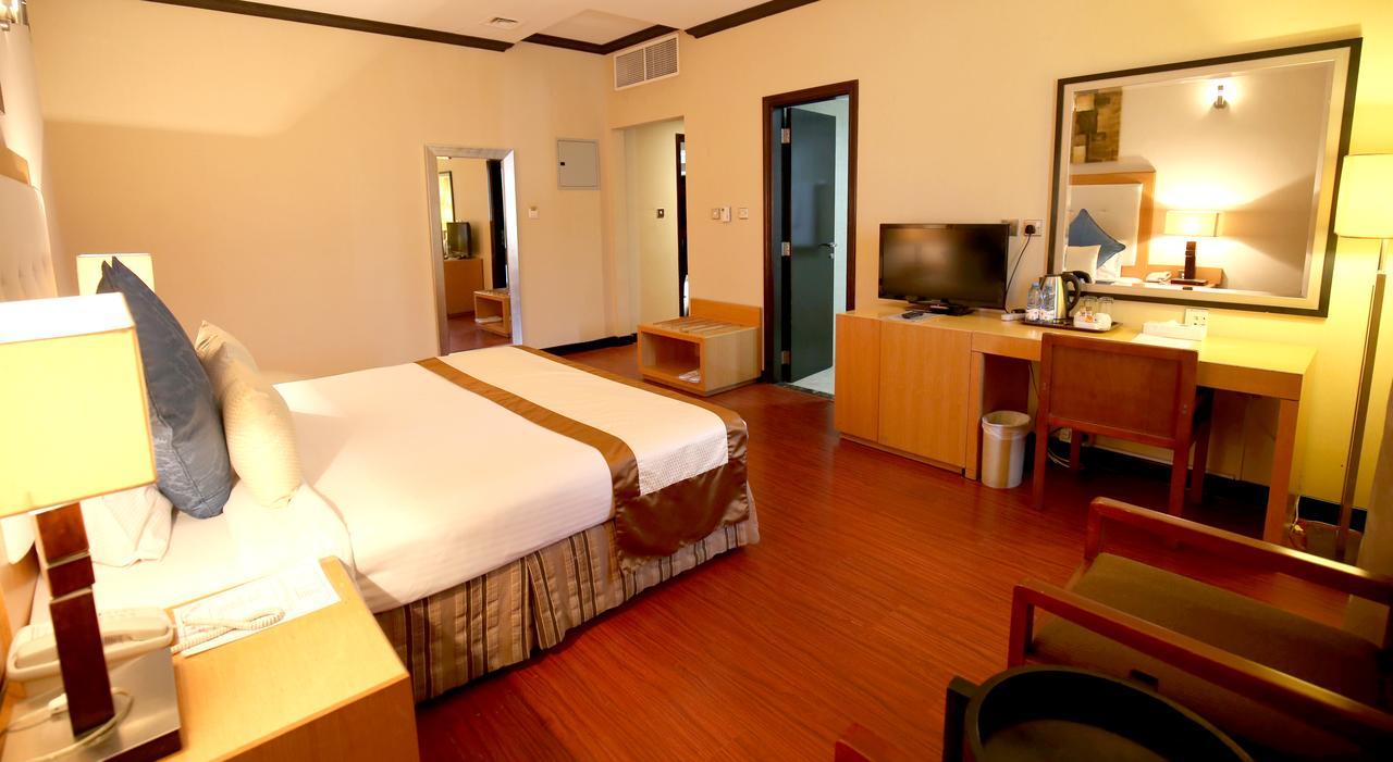 Hotel London Crown 3*