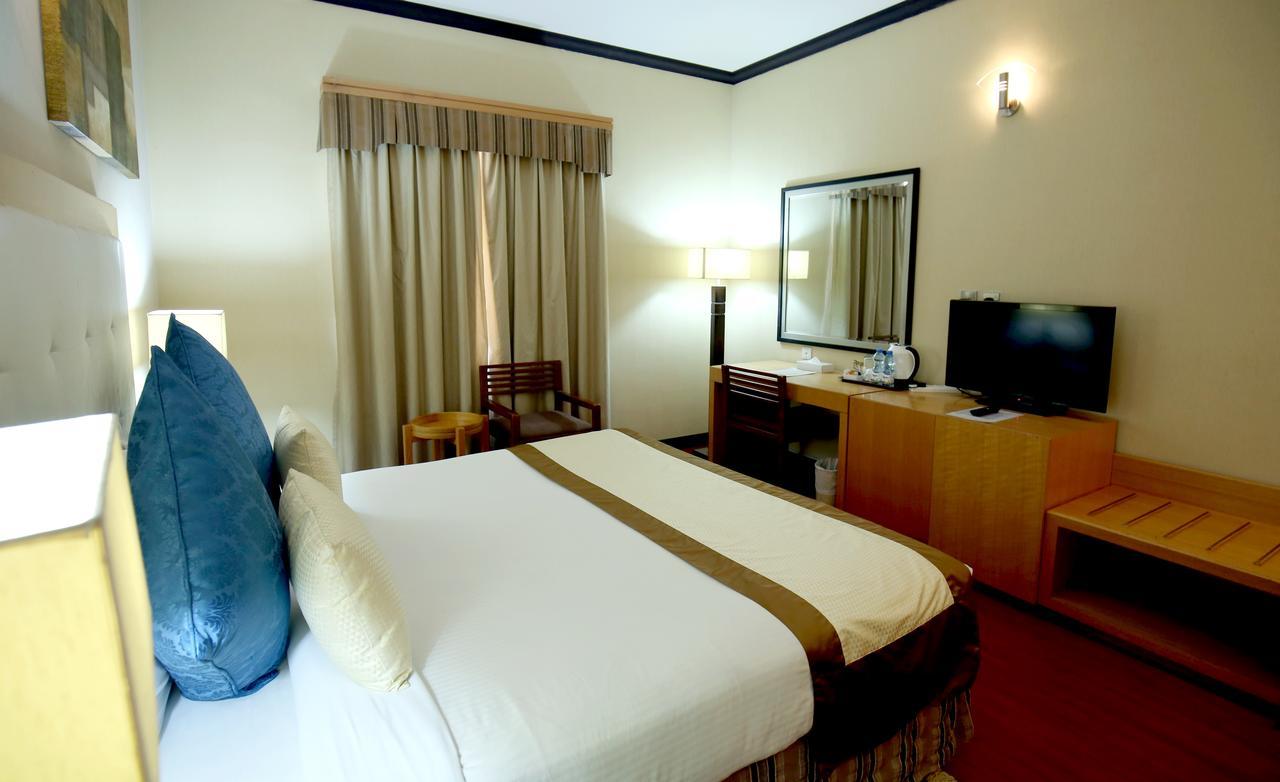 Hotel London Crown 3*