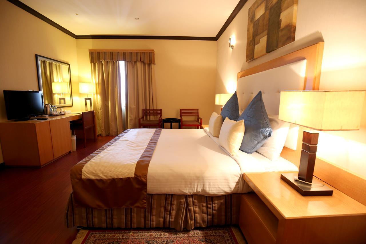 London Crown Hotel