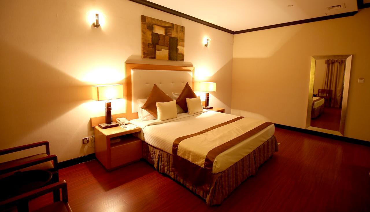 Hotel London Crown 3*