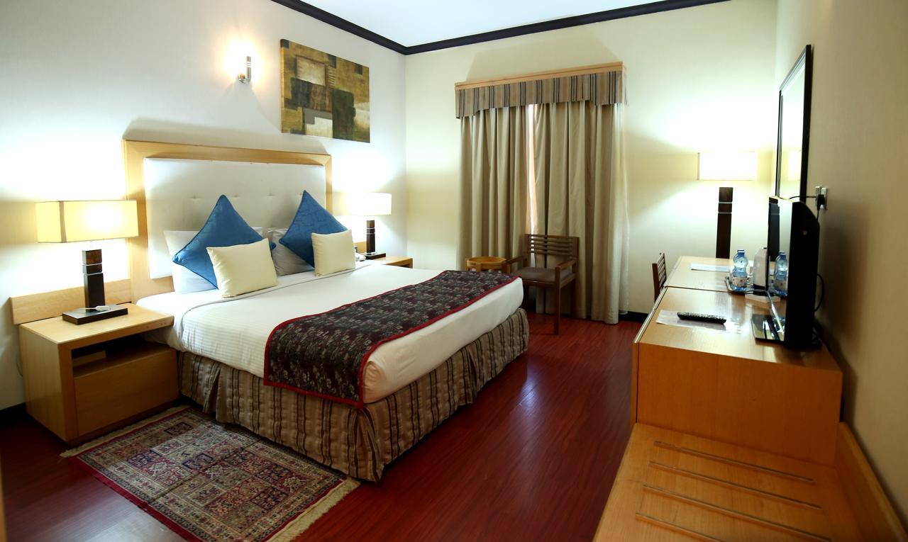 Hotel London Crown 3*