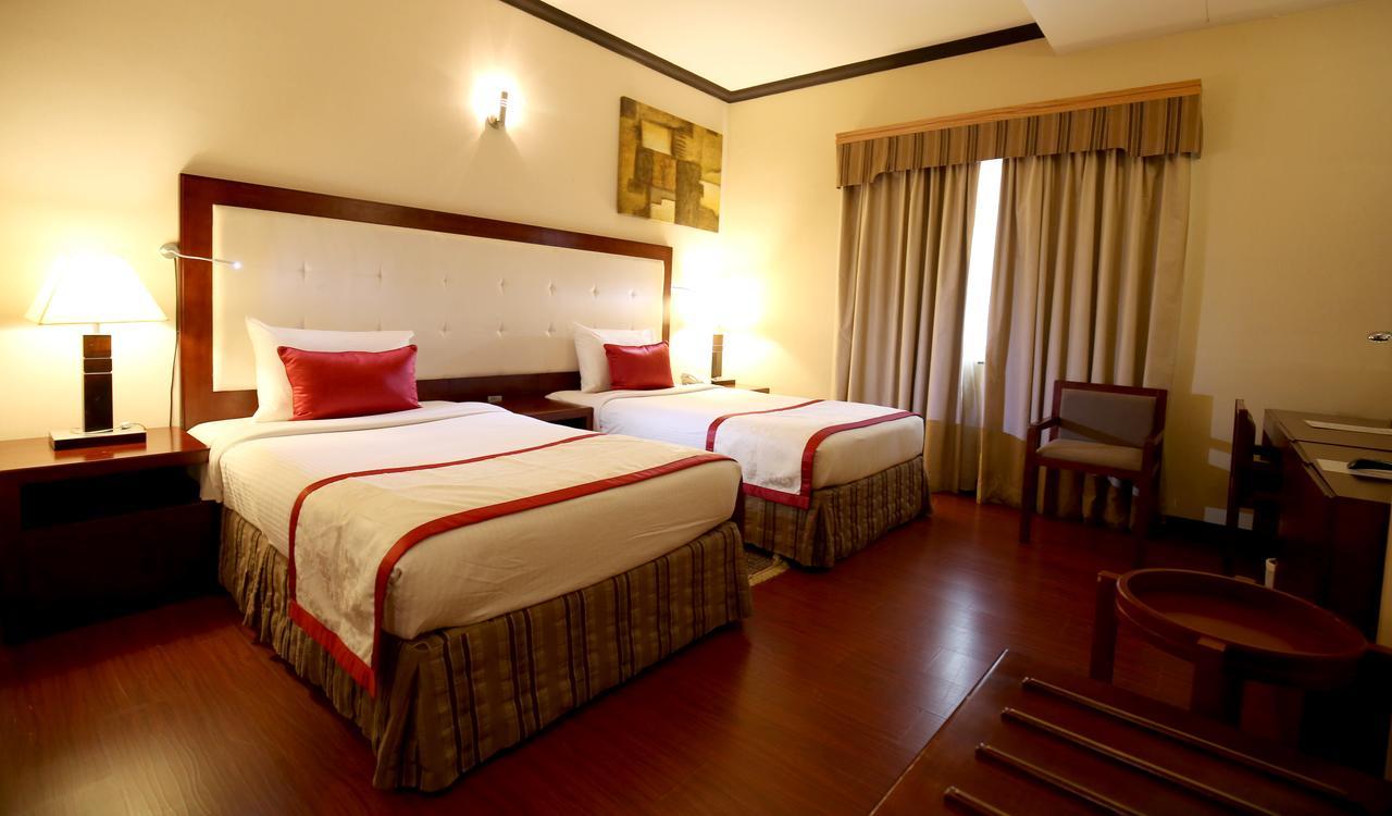 Hotel London Crown 3*