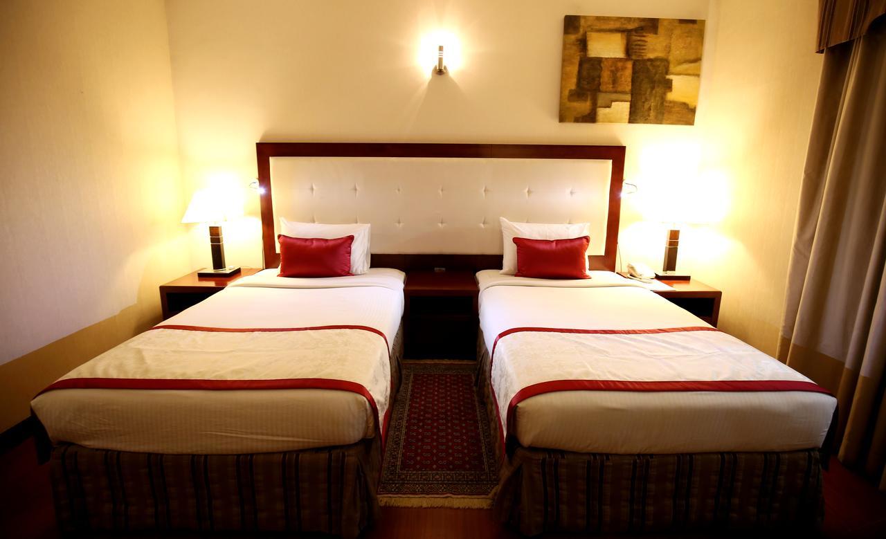 London Crown Hotel