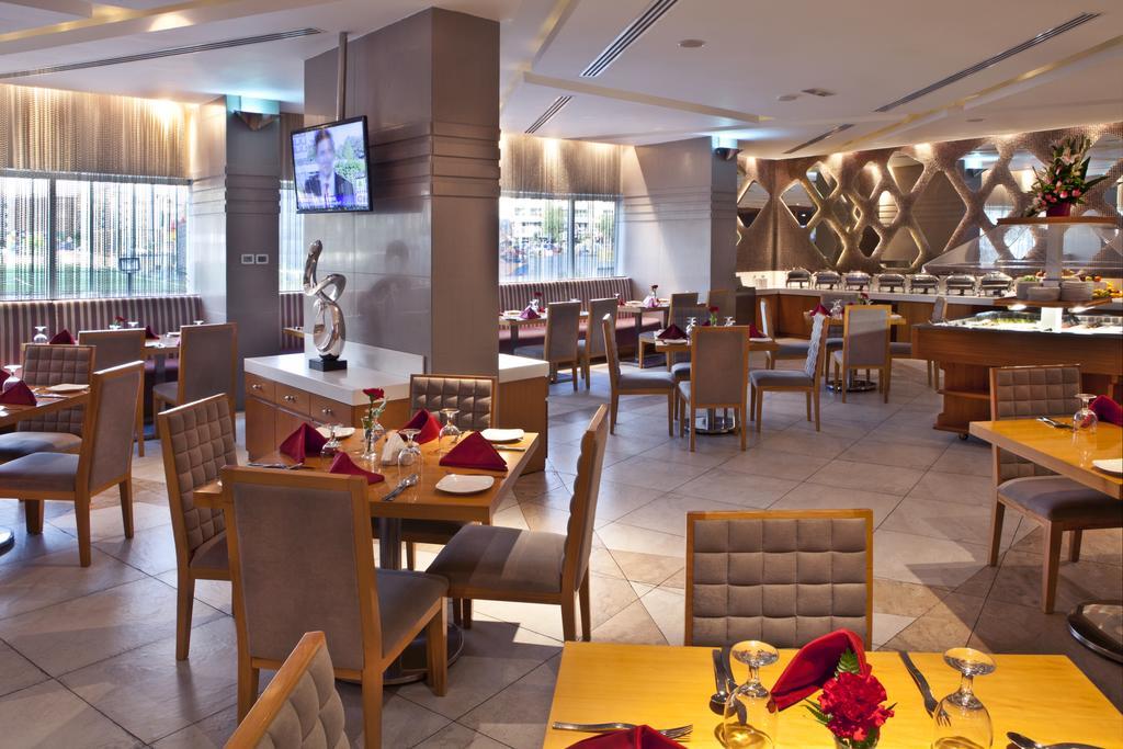 Landmark Riqqa Hotel