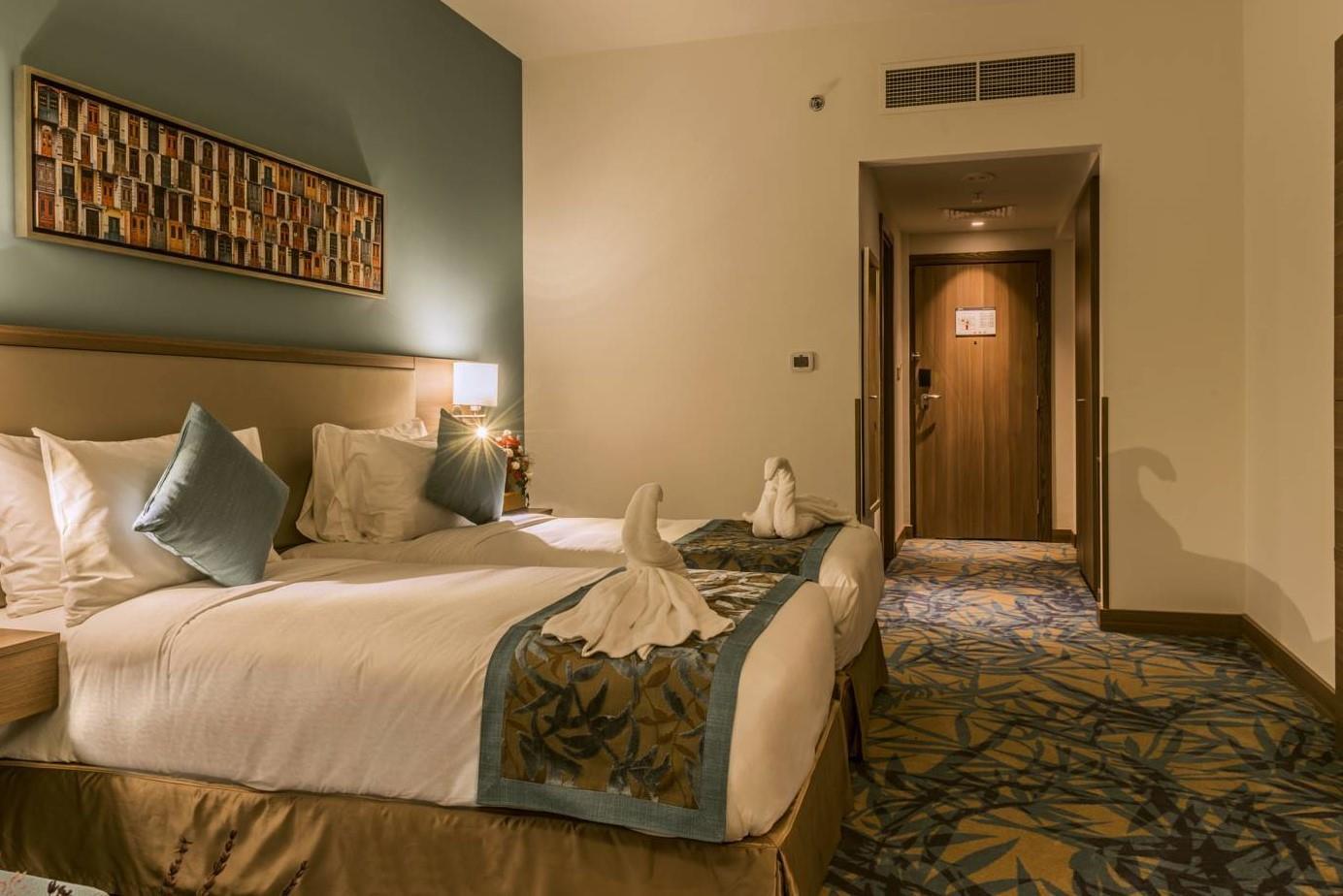 Hotel Mena Plaza Albarsha 4*