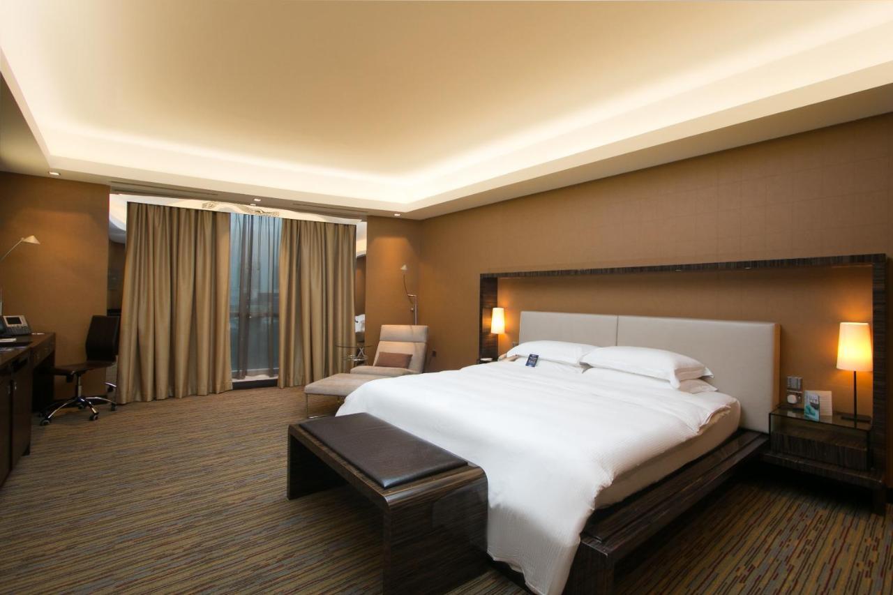 Radisson Blu Hotel, Media Dubai