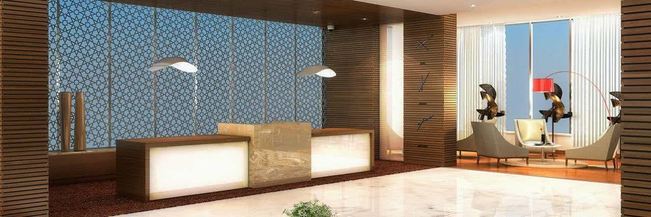 Hyatt Place Baniyas Square 4* Dubái