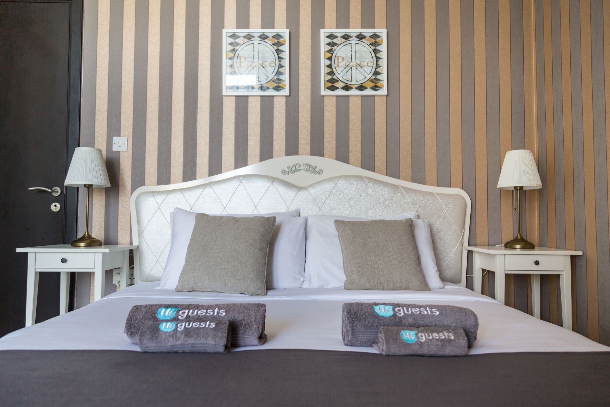 Higuests - Marina Wharf *