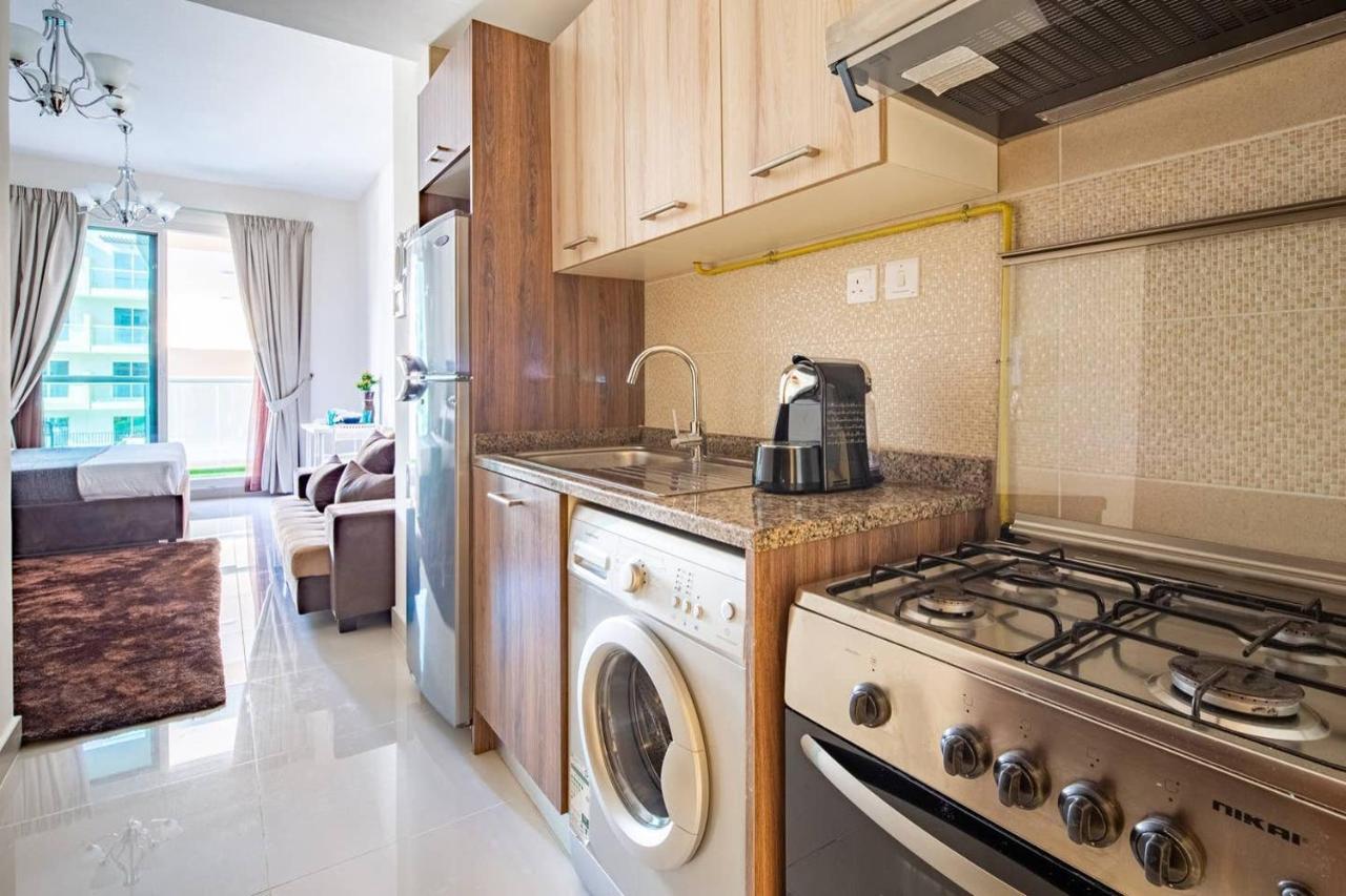 Frank Porter - Roxana Apartment