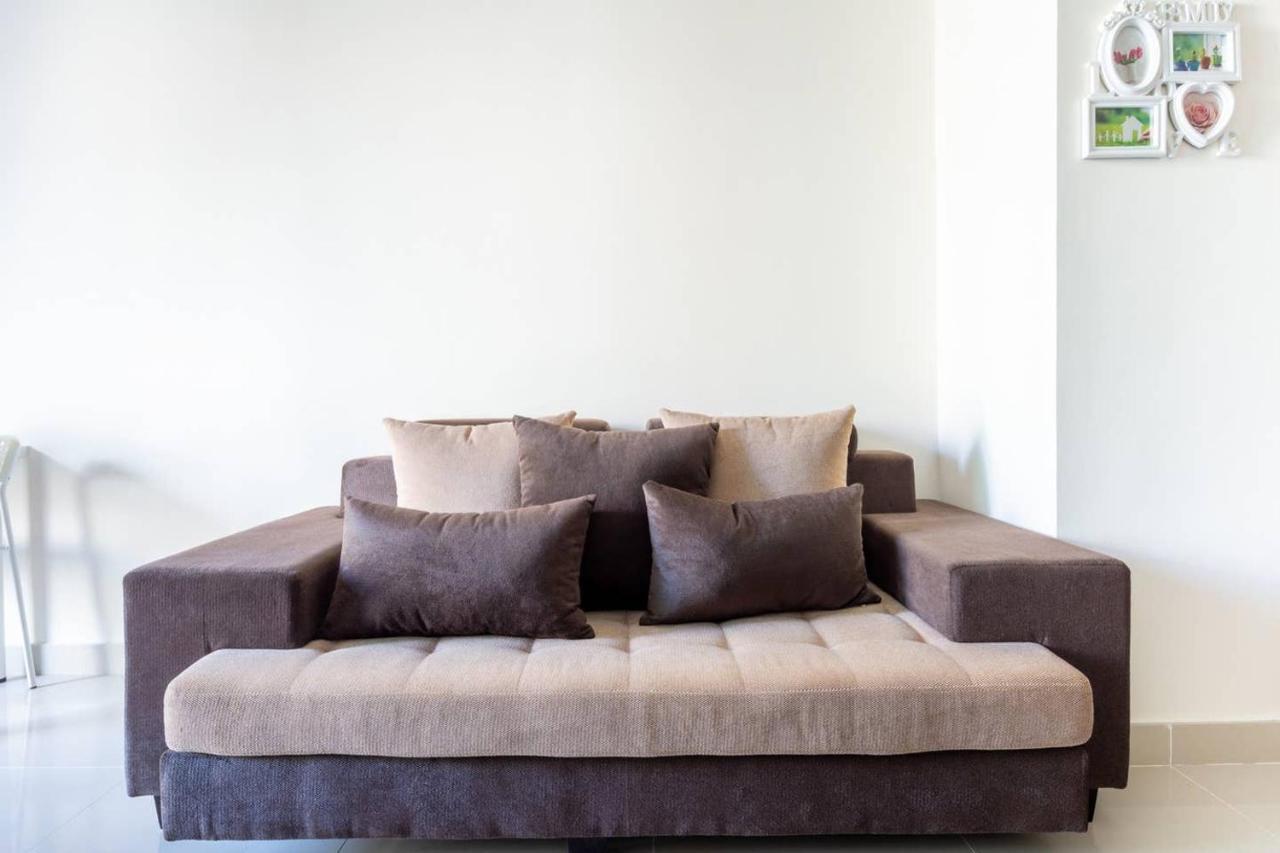 Frank Porter - Roxana Apartment Dubai