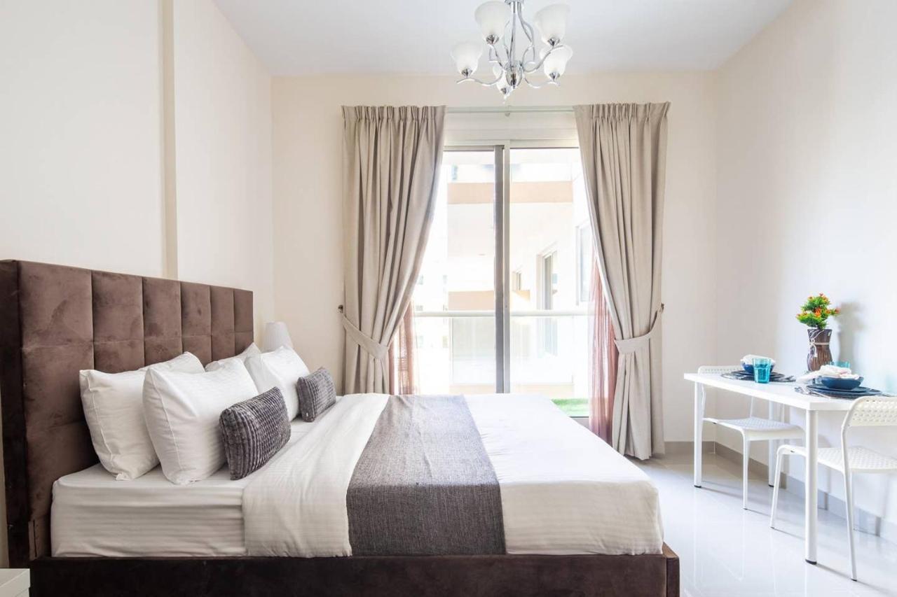 Frank Porter - Roxana Apartment Dubai